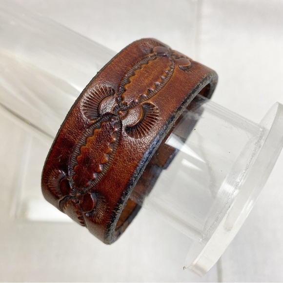 Vintage wide stamped brown leather bracelet - Picture 1 of 5